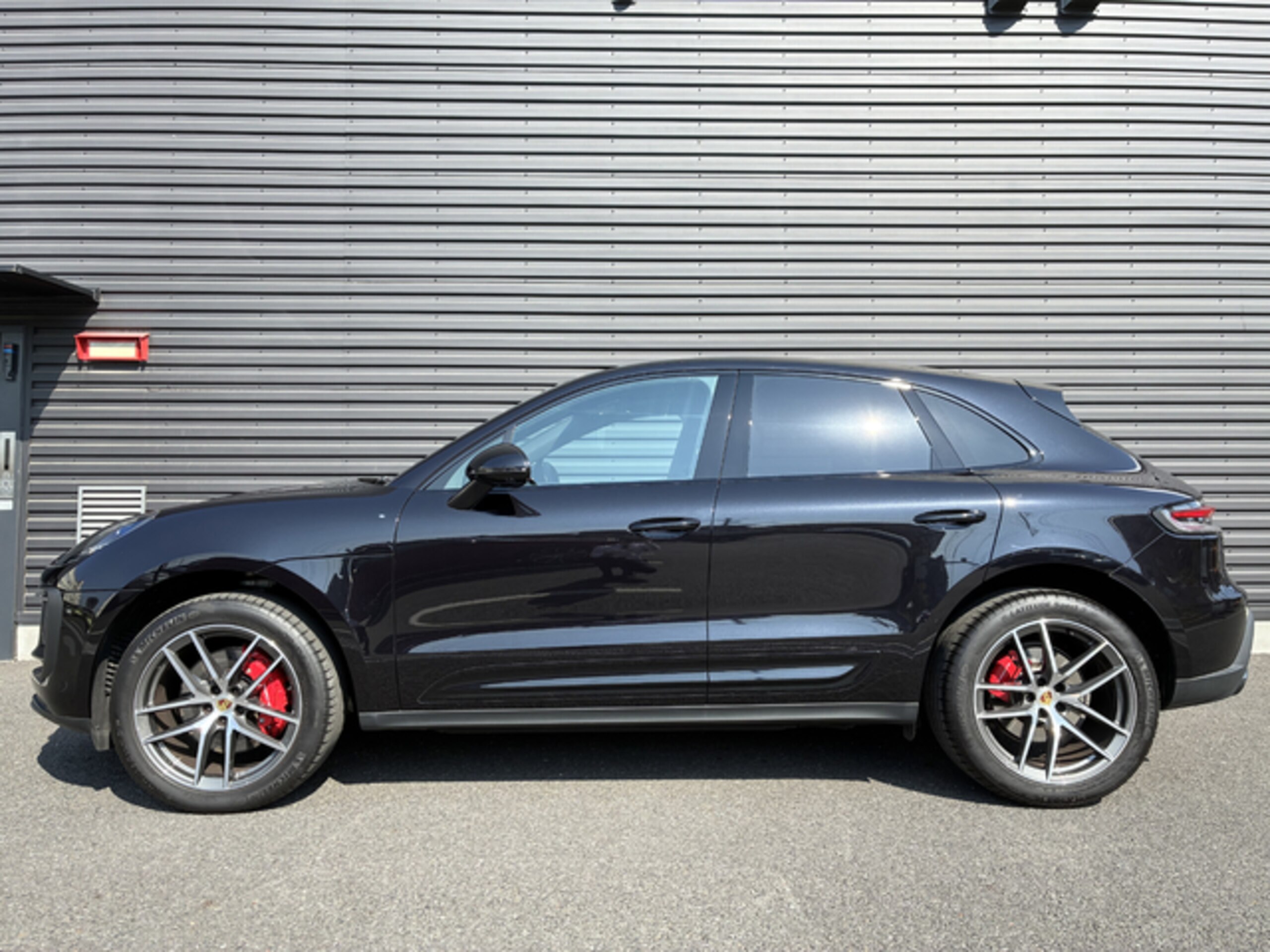 2023 Porsche Macan — photo 3