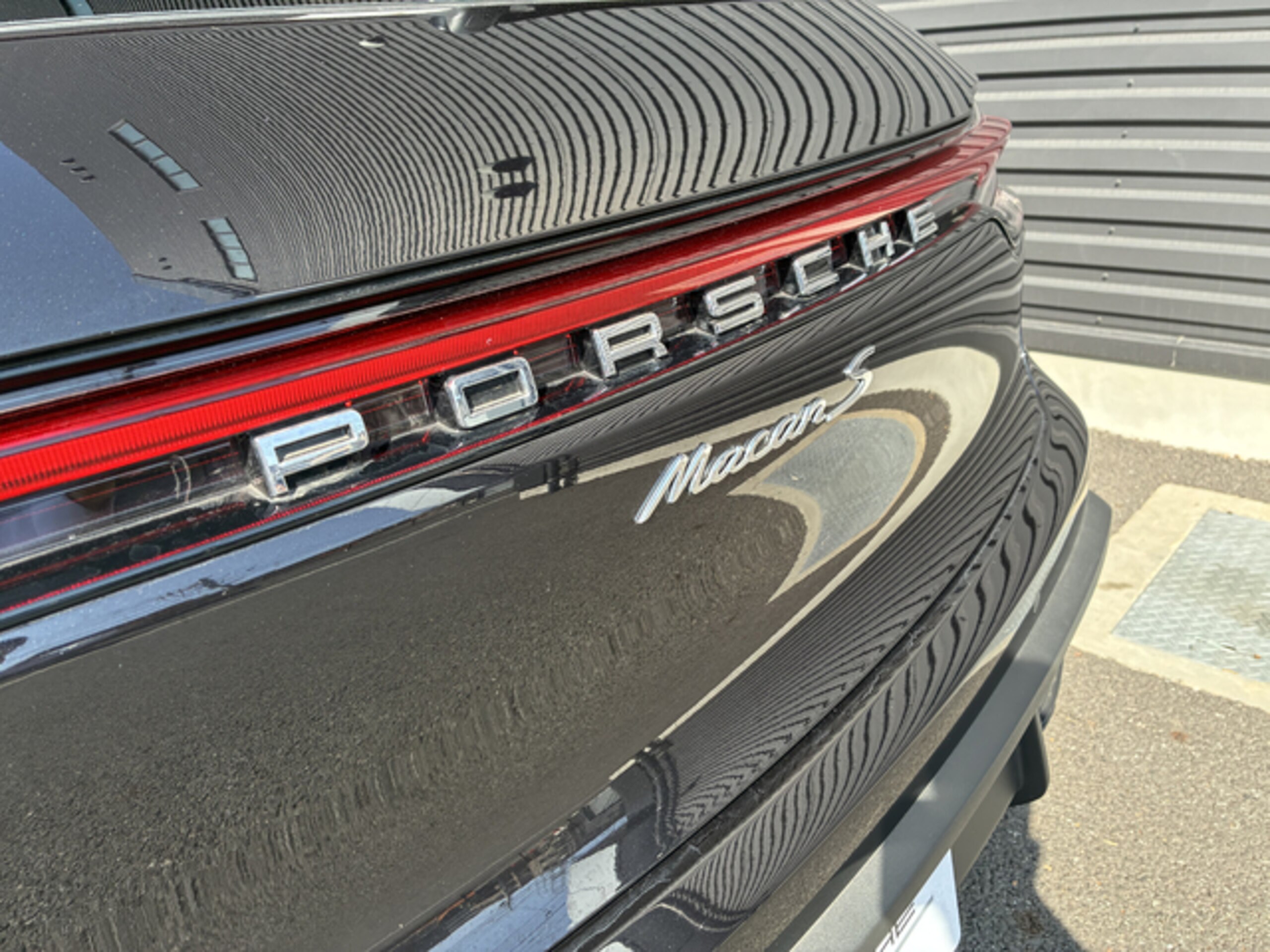 Porsche Macan S PDK 4WD with Extended Smooth Leather Package (Jet Black Metallic) — photo 7