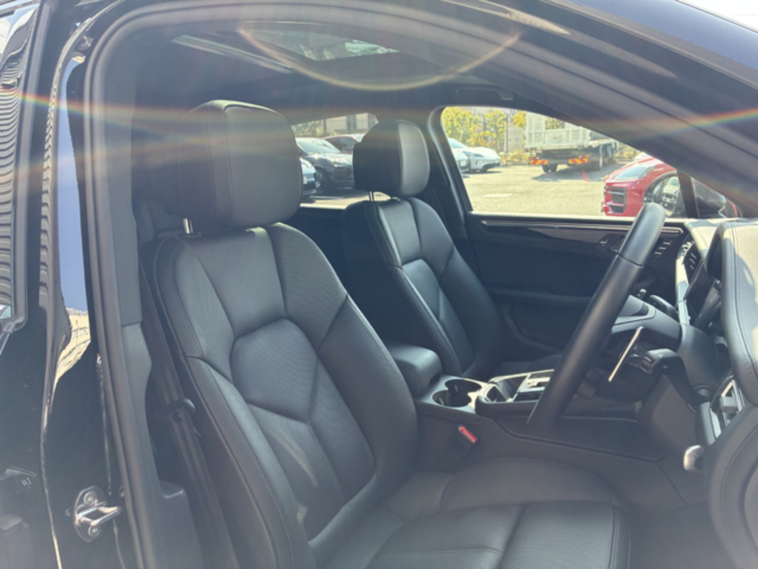 Porsche Macan S PDK 4WD with Extended Smooth Leather Package (Jet Black Metallic) — photo 8
