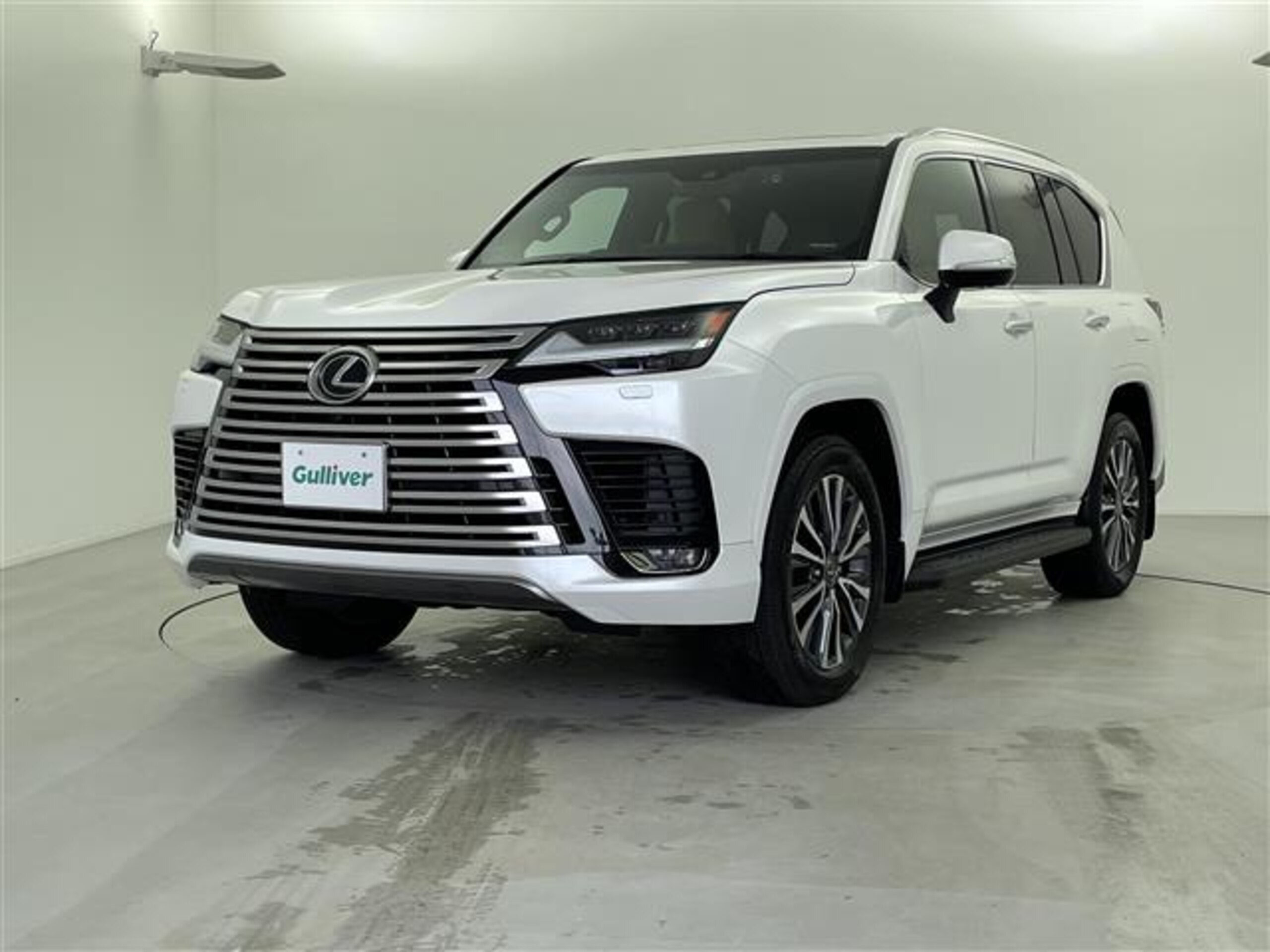 Lexus LX600 4WD with Factory Navigation, Rear Seat Monitors, Sunroof, ETC (Gun Metallic) — photo 8
