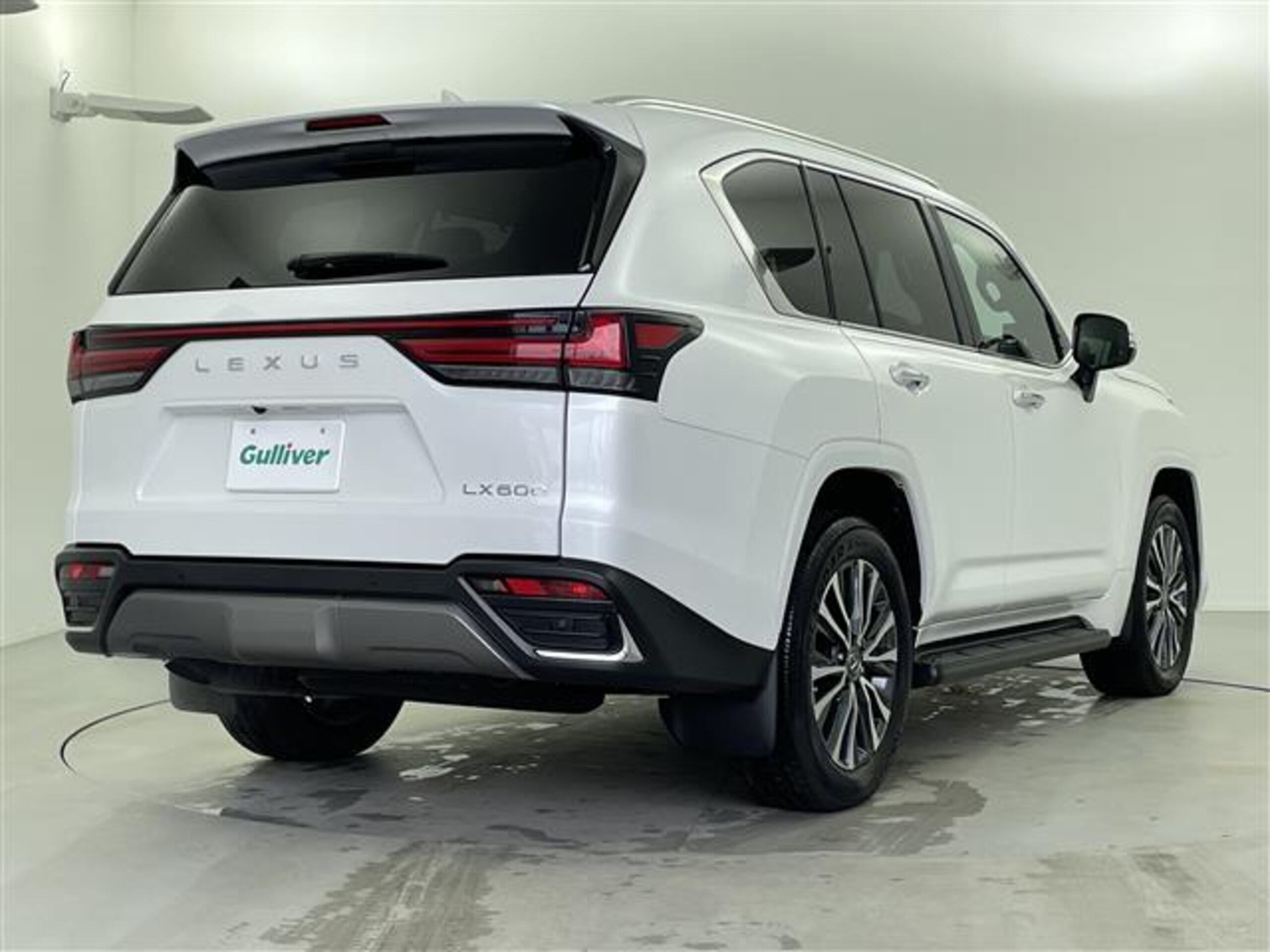 Lexus LX600 4WD with Factory Navigation, Rear Seat Monitors, Sunroof, ETC (Gun Metallic) — photo 9