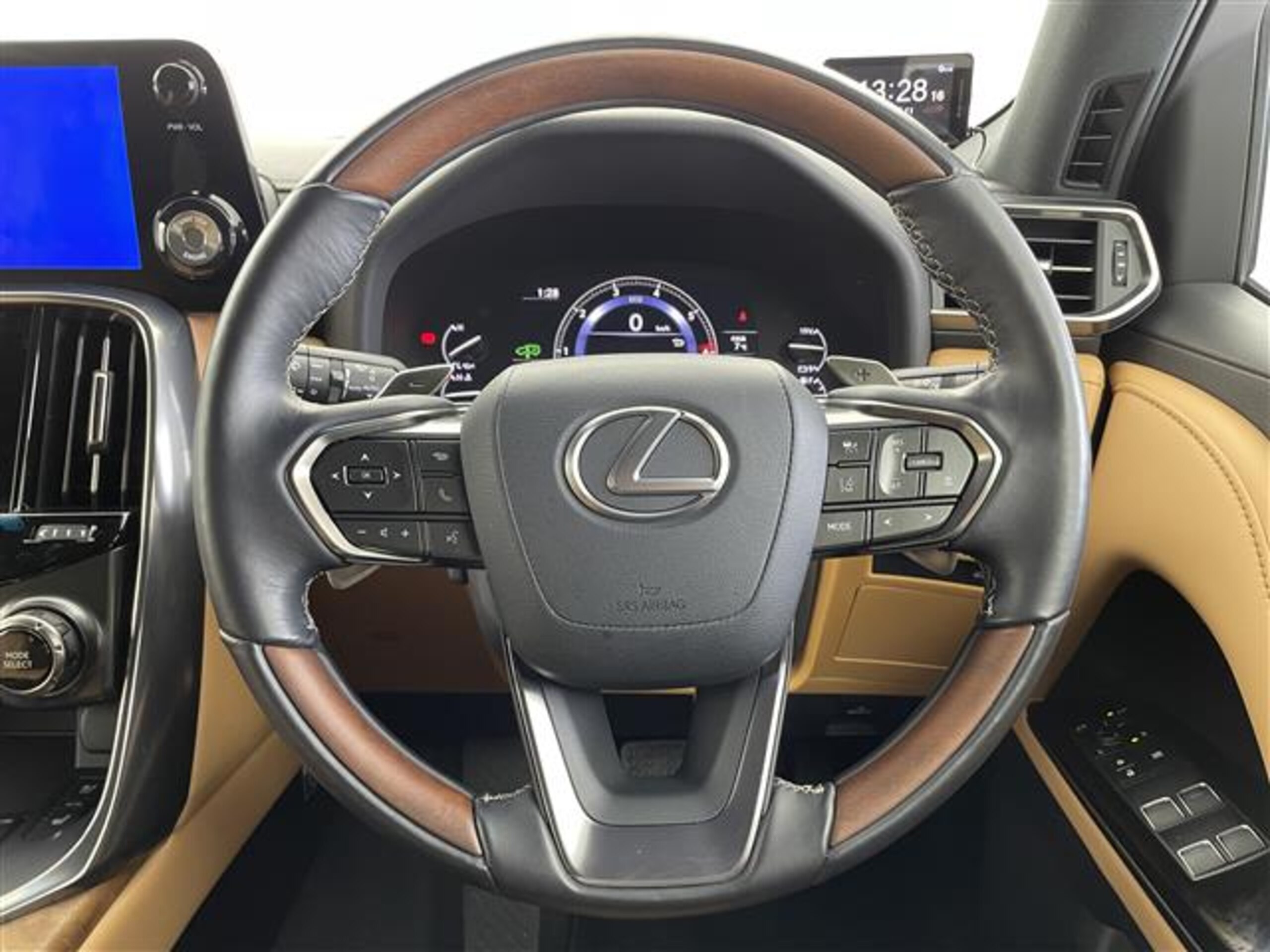 2023 Lexus Lx — photo 2