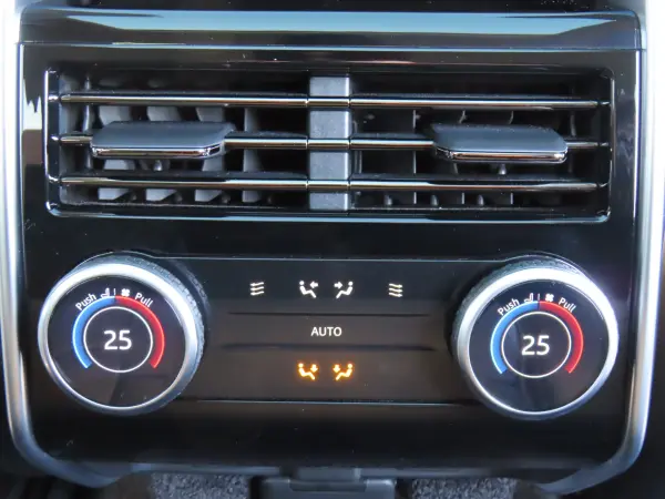 Land Rover Range Rover HSE 4.4L P530 Standard Wheelbase 4WD Certified Used Car MERIDIAN Sound Fixed Panoramic Roof Center Console Rapid Cool Box 24-Way Power Front Seat Heater & Cooler with Massage Function Rear Seat Heater & Ventilation (Santorini Black Metallic) — photo 8