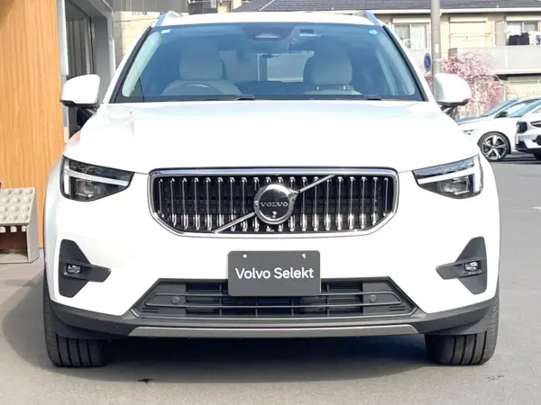 Volvo XC40 Ultimate B4 AWD Dark Edition 4WD Certified Used Car Harman Kardon Genuine Google Navigation 360° View Camera Heated Seats All Around (Crystal White Premium Metallic) — photo 9