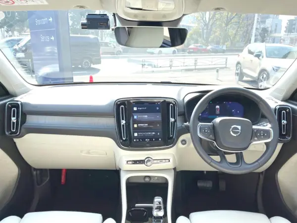 2024 Volvo Xc40 — photo 2