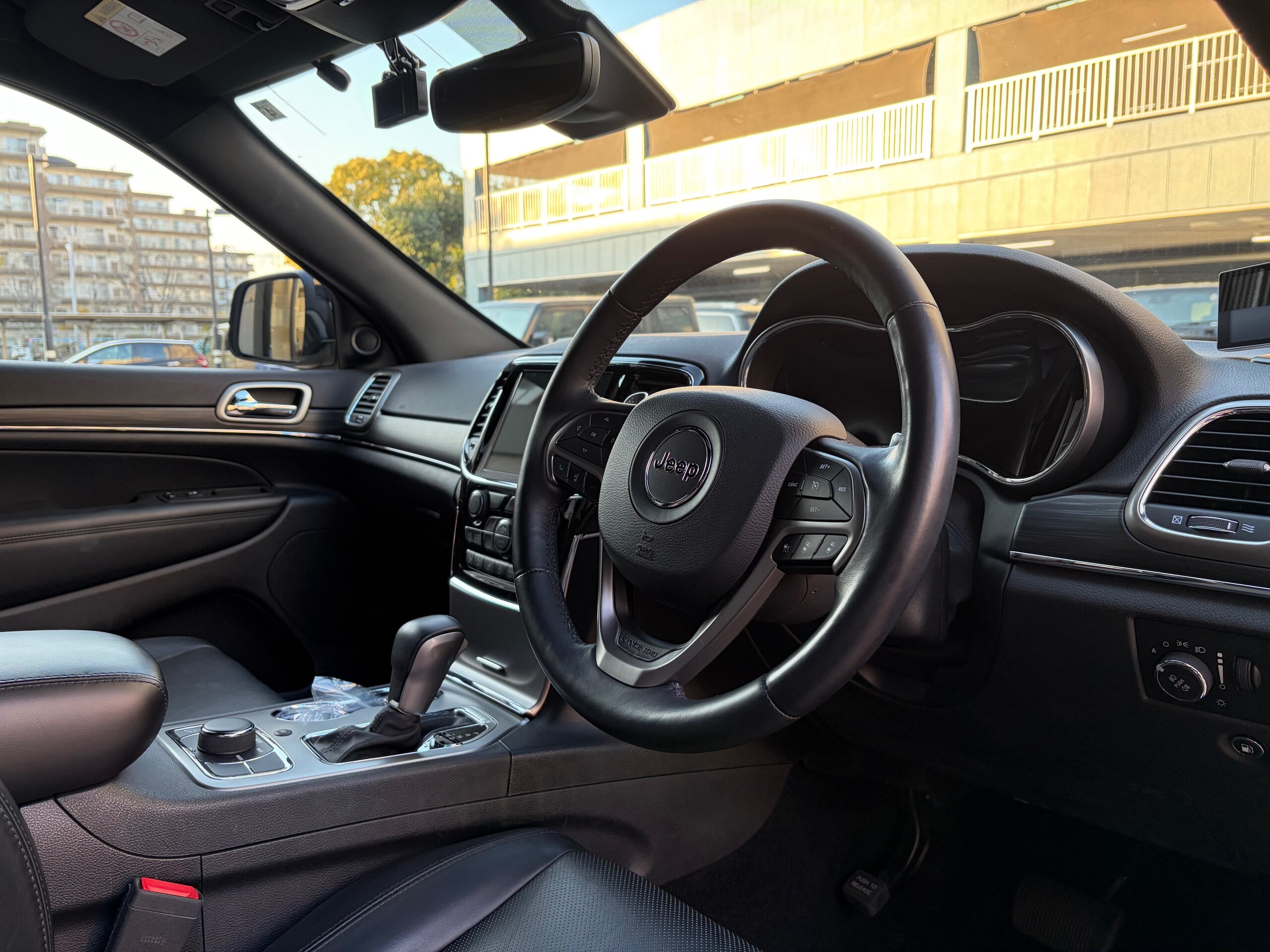 Jeep Grand Cherokee Limited (Non-Air Suspension) 4WD Final Model Leather Seats Apple CarPlay Bluetooth Factory Navigation Full-Seg Seat Heaters Ventilation Forward Collision Warning Adaptive Cruise Control Backup Camera Certified Used Car Warranty Non-Smoking (Diamond Black) — photo 8