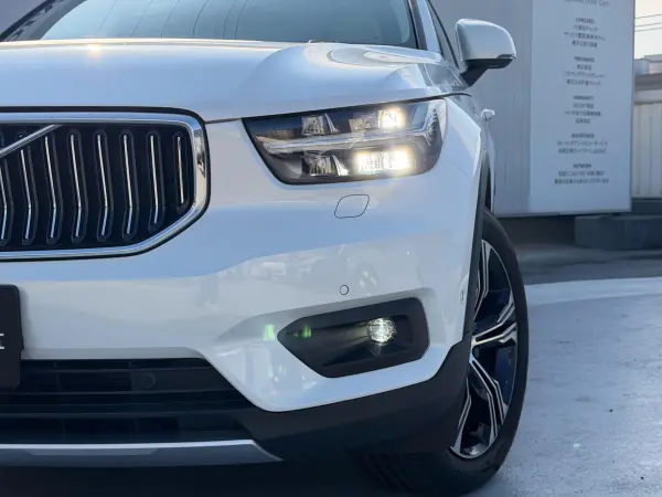 Volvo XC40 Recharge Plug-in Hybrid T5 Inscription Panoramic Glass Roof Genuine Leather Seats Front/Rear Seat & Steering Heater Apple CarPlay Android Auto 360-Degree View Camera TV (Crystal White Pearl) — photo 7