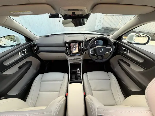 2021 Volvo Xc40 — photo 3