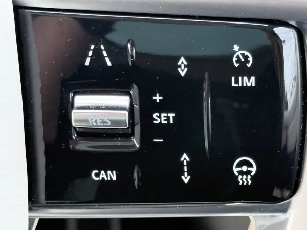 Land Rover Range Rover HSE 3.0L D350 Standard Wheelbase Diesel Turbo 4WD Demo Car Up Panoramic Roof Head-Up Display Power Side Steps Front/Rear Seat Heater/Cooler Steering Wheel Heater ClearSight View Mirror CarPlay Connection Certified Used Car (Gray Metallic) — photo 8