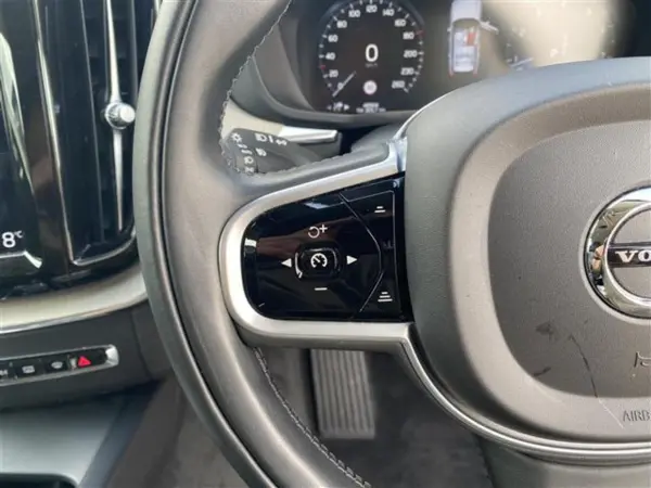 Volvo XC60 B5 AWD Momentum 4WD — photo 7