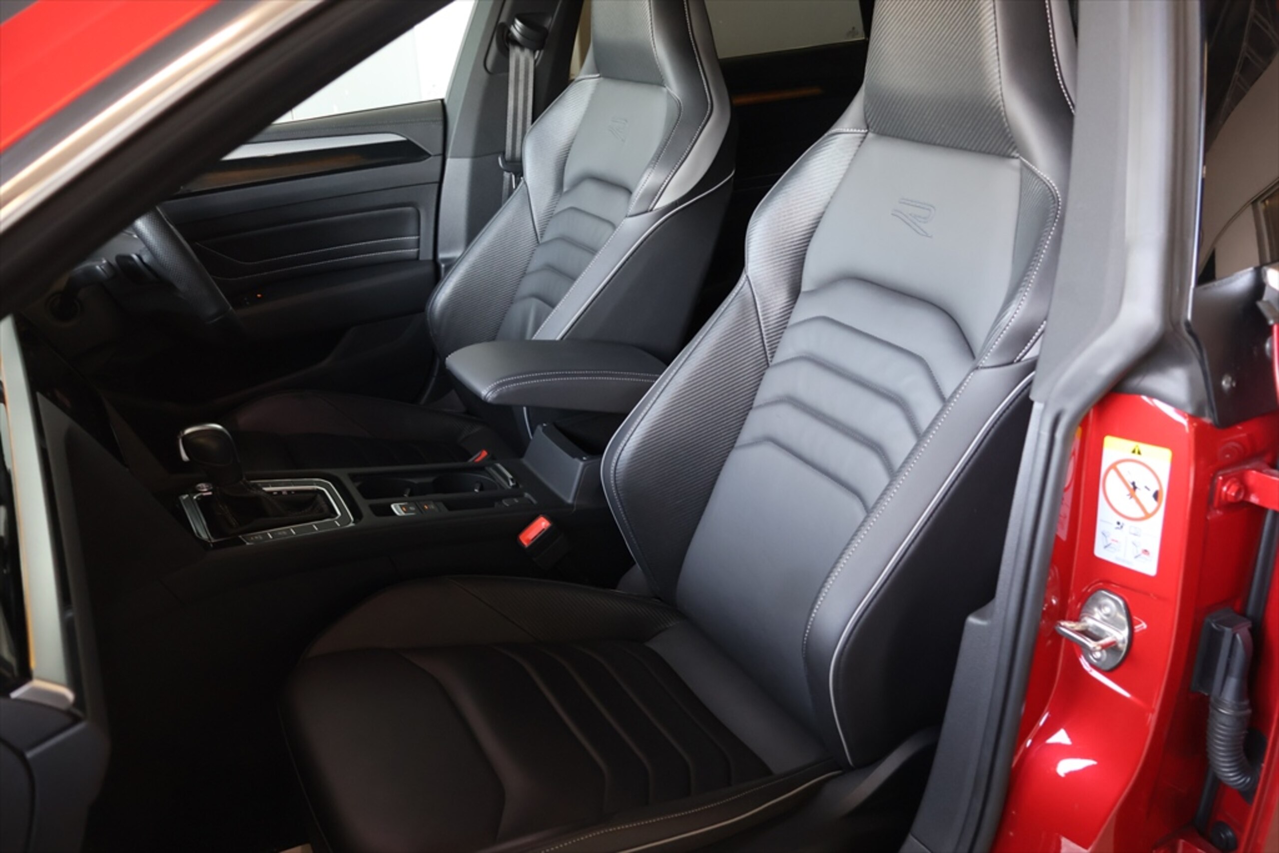 Volkswagen Arteon TSI 4Motion R-Line Advance 4WD Nappa Leather Sunroof Panoramic Tailgate DCC — photo 7