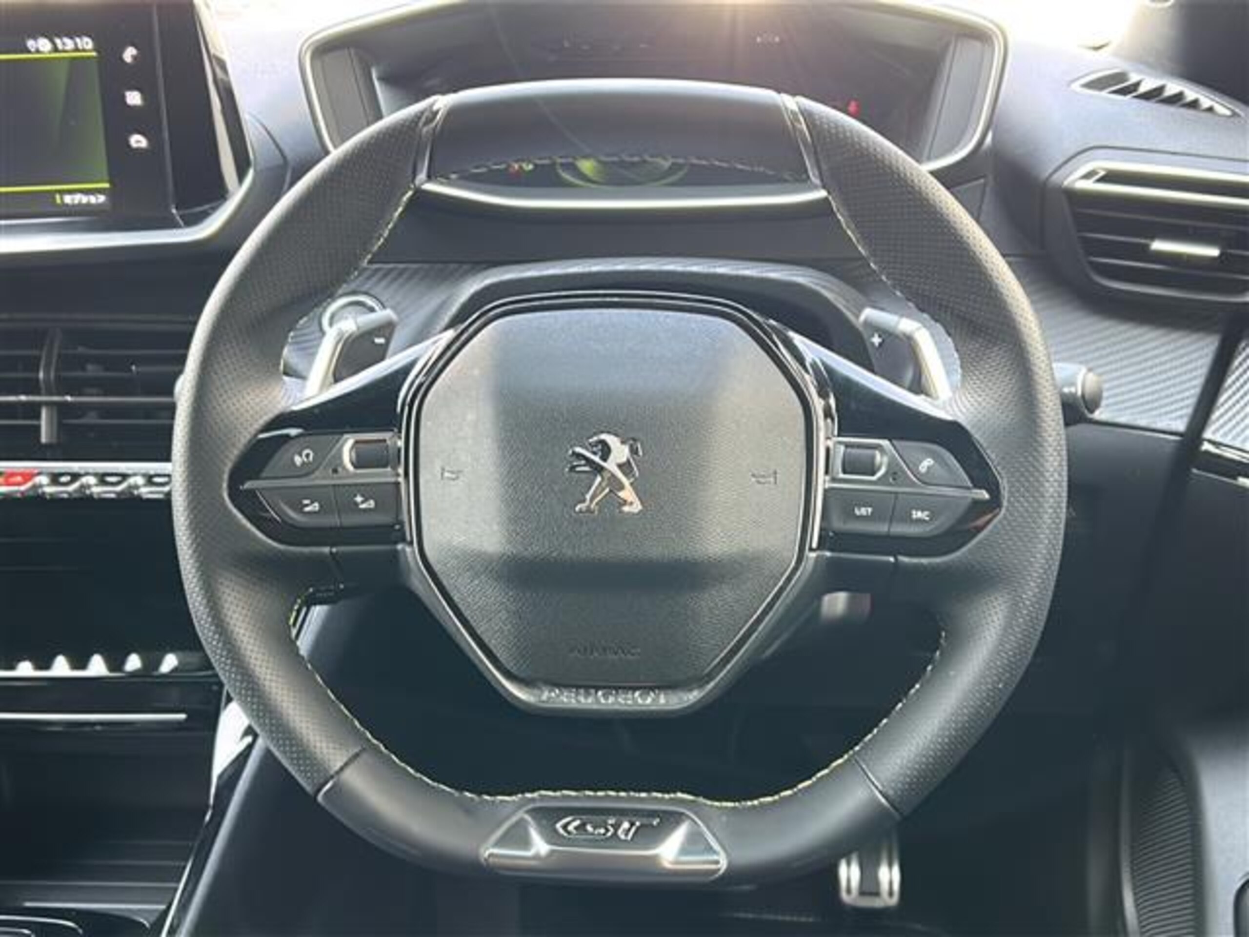 Peugeot 2008 GT Sunroof No Repair History (Pearl) — photo 8