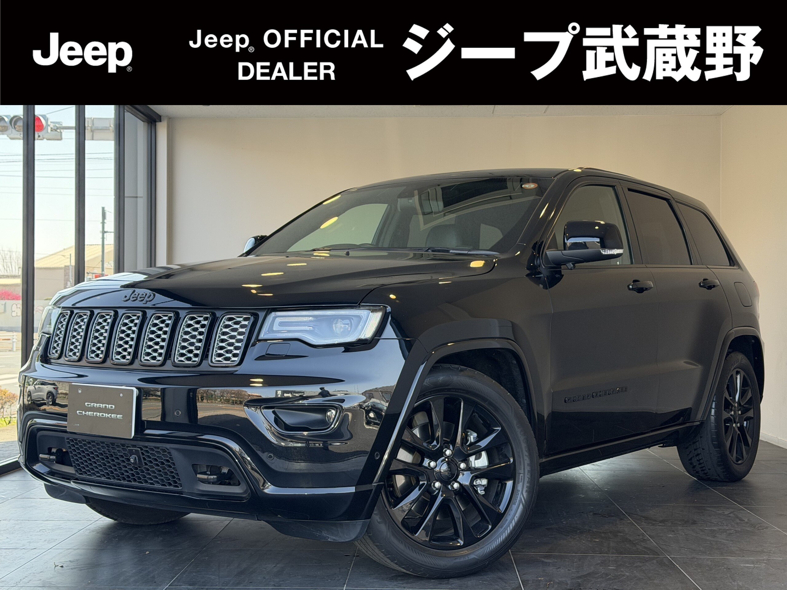 Jeep Grand Cherokee Altitude 4WD Certified Used Car Half Leather Seats Seat Heater Power Seats Paddle Shift Quadra-Lift Air Suspension Genuine 20-inch Alloy Wheels (Gloss Black Color)