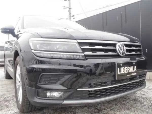 Volkswagen Tiguan TDI 4Motion Highline Diesel Turbo 4WD with Front Assist, Lane Assist, Side Assist, ACC, Factory Navigation, Full-Seg TV, 360-Degree Camera, PDC, Park Assist, Black Leather Seats, Seat Heater, Power Seats, DSRC, Front/Rear Dashcam, GPS Radar, Power Tailgate (Black Metallic) — photo 9