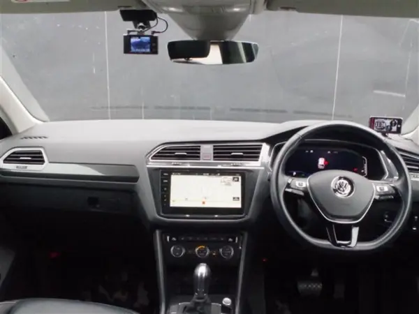 2020 Volkswagen Tiguan — photo 2