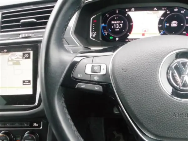 Volkswagen Tiguan TDI 4Motion Highline Diesel Turbo 4WD with Front Assist, Lane Assist, Side Assist, ACC, Factory Navigation, Full-Seg TV, 360-Degree Camera, PDC, Park Assist, Black Leather Seats, Seat Heater, Power Seats, DSRC, Front/Rear Dashcam, GPS Radar, Power Tailgate (Black Metallic) — photo 7