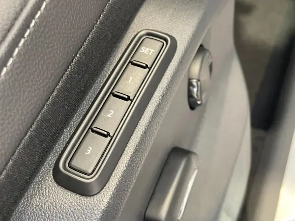 Volkswagen Tiguan TSI R-Line DCC Package — photo 9