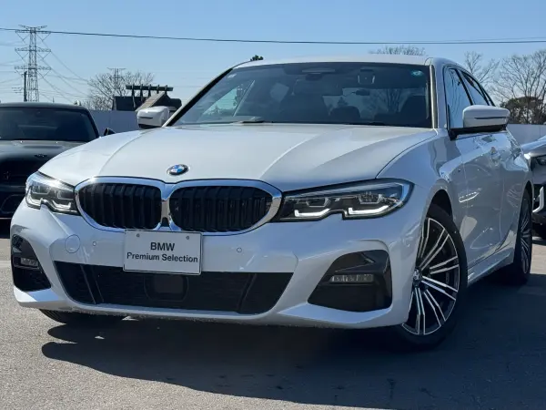 BMW 3 Series 318i M Sport Comfort Package Touch Panel Navigation Surround View Camera Power Trunk 18AW ACC Driving Assistant Apple CarPlay Bluetooth Black Semi-Leather Power Seats Seat Heaters Paddle Shifters Lane Keep Assist ETC2.0 One Owner Non-Smoking Car (Mineral White Metallic)