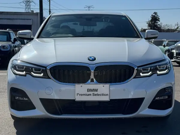 BMW 3 Series 318i M Sport Comfort Package Touch Panel Navigation Surround View Camera Power Trunk 18AW ACC Driving Assistant Apple CarPlay Bluetooth Black Semi-Leather Power Seats Seat Heaters Paddle Shifters Lane Keep Assist ETC2.0 One Owner Non-Smoking Car (Mineral White Metallic) — thumbnail 1