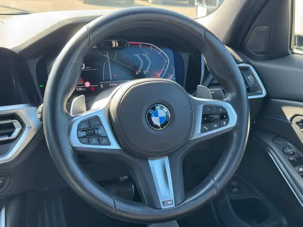 BMW 3 Series 318i M Sport Comfort Package Touch Panel Navigation Surround View Camera Power Trunk 18AW ACC Driving Assistant Apple CarPlay Bluetooth Black Semi-Leather Power Seats Seat Heaters Paddle Shifters Lane Keep Assist ETC2.0 One Owner Non-Smoking Car (Mineral White Metallic) — photo 8