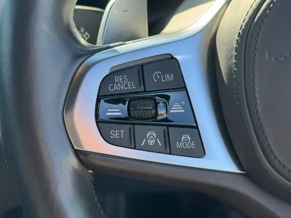 BMW 3 Series 318i M Sport Comfort Package Touch Panel Navigation Surround View Camera Power Trunk 18AW ACC Driving Assistant Apple CarPlay Bluetooth Black Semi-Leather Power Seats Seat Heaters Paddle Shifters Lane Keep Assist ETC2.0 One Owner Non-Smoking Car (Mineral White Metallic) — photo 9