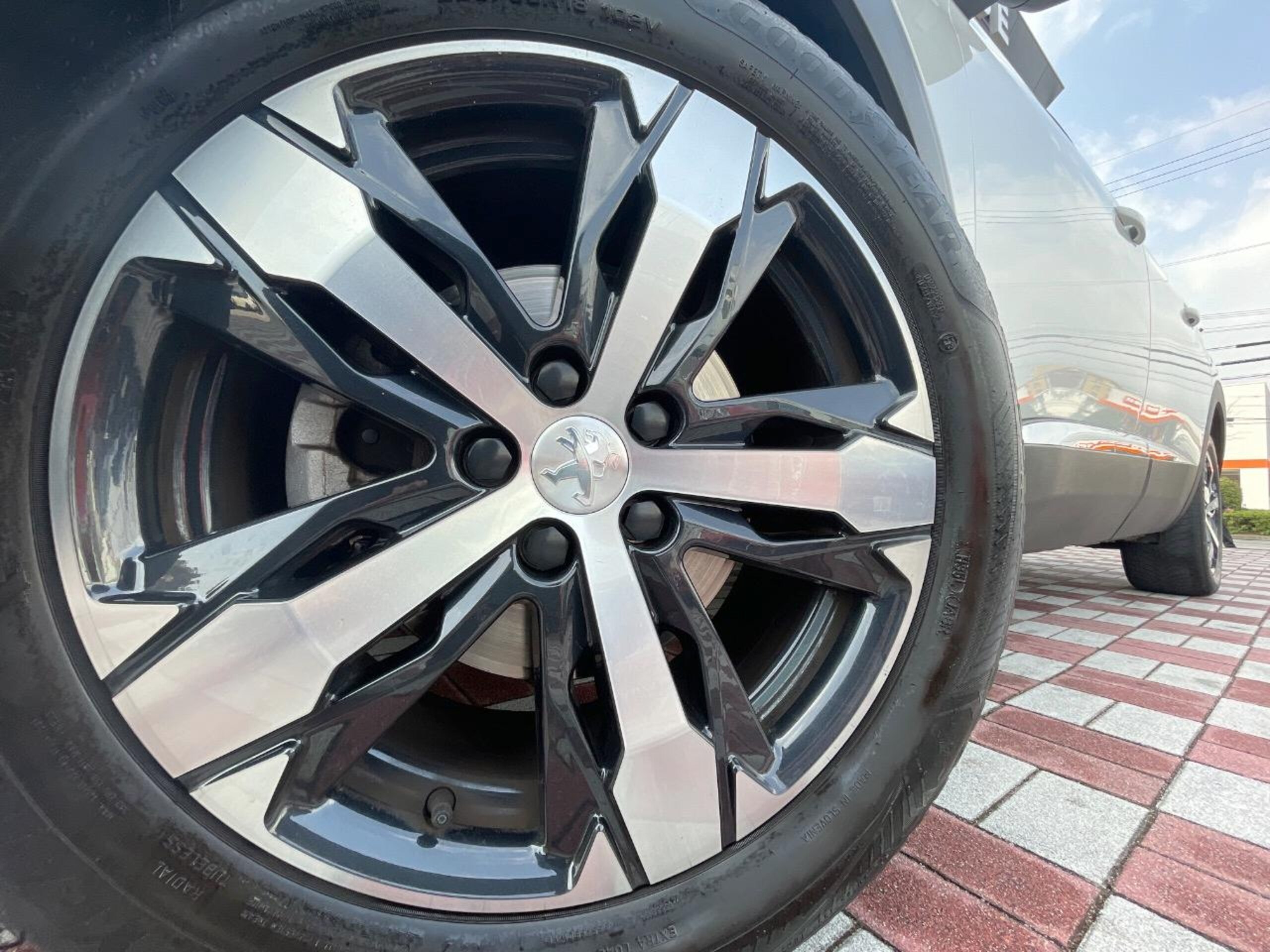 Peugeot 5008 GT BlueHDi Diesel Turbo — photo 8