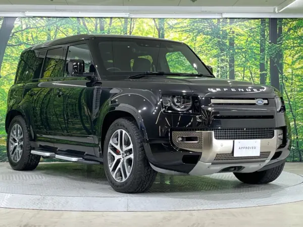 Land Rover Defender 110 X 3.0L D300 Diesel Turbo 4WD Certified Used Car 7-Seater Sliding Panoramic Roof MERIDIAN Surround Sound System (Santorini Black) — photo 9