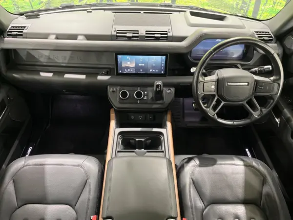 2021 Landrover Defender — photo 2
