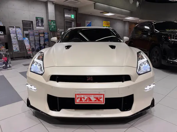 2023 Nissan Gt-r — photo 2