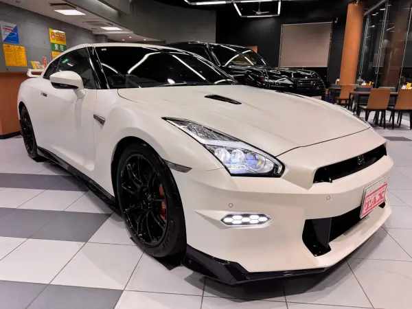 2023 Nissan Gt-r — photo 3