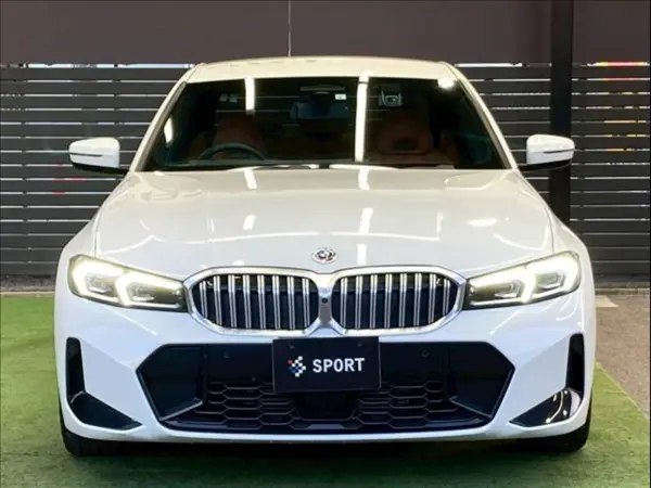 BMW 3 Series 320i M Sport Cognac Leather / 360 Camera / Apple CarPlay / HUD / BSM / ACC / Highline Package / Ambient Light / Radar Cruise Control / Lane Keep Assist / Head-Up Display / Power Trunk / Brown Leather Seats / Seat Heater (Alpine White III) — photo 8
