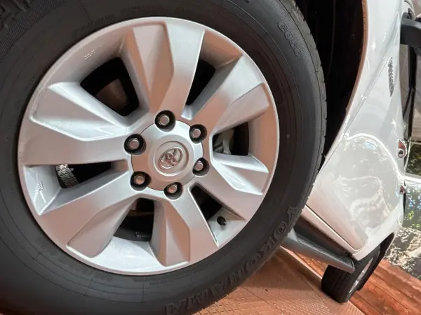 Toyota Hilux 2.4 Z Diesel Turbo 4WD Non-Smoking Car / Genuine SD Navigation / Backup Camera / Collision Mitigation System / Radar Cruise Control / Dashcam / Smart Key / LED Headlights / Genuine 17-inch Alloy Wheels / Lane Departure Warning / Auto Lights / Bluetooth (Super White II) — photo 9