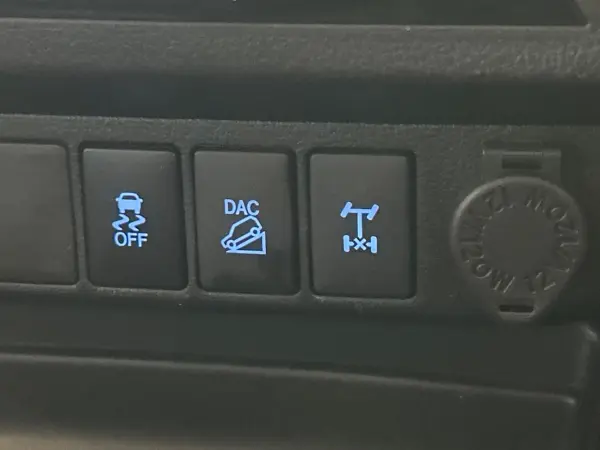 2020 Toyota Hilux — photo 3