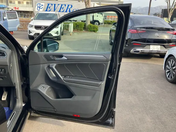 Volkswagen Tiguan TSI 4Motion R-Line 4WD Right-Hand Drive — photo 7