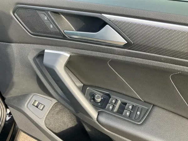 Volkswagen Tiguan TSI 4Motion R-Line 4WD Right-Hand Drive — photo 8
