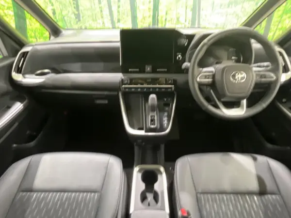 2025 Toyota Noah — photo 2