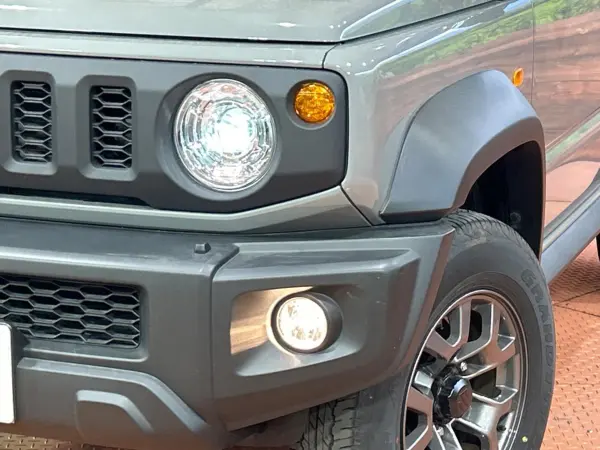 Suzuki Jimny Sierra 1.5 JC 4WD Non-Smoking Car / Backup Camera / Collision Damage Mitigation System / Corner Sensors / Smart Key / LED Headlights / Built-in ETC / Cruise Control / Genuine 15-inch Alloy Wheels / Auto High Beam / Auto Lights / Auto Air Conditioning (Medium Gray) — photo 8