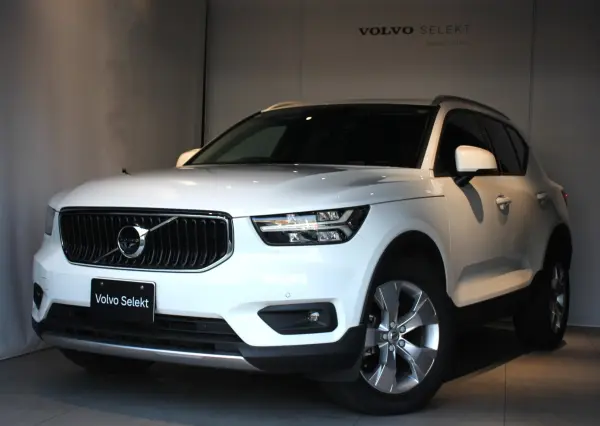 Volvo XC40 B3 Momentum — thumbnail 1
