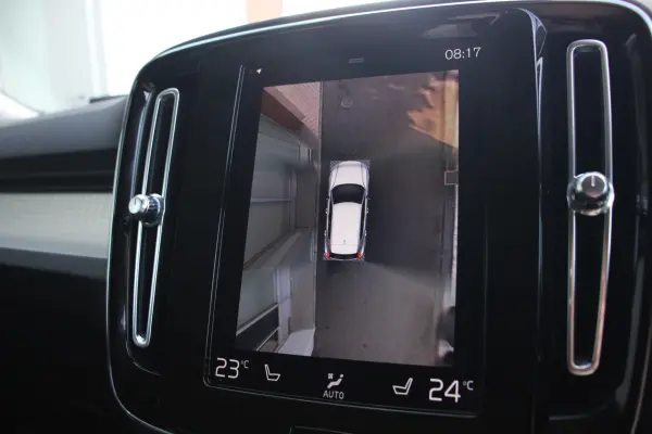 Volvo XC40 B3 Momentum — photo 7