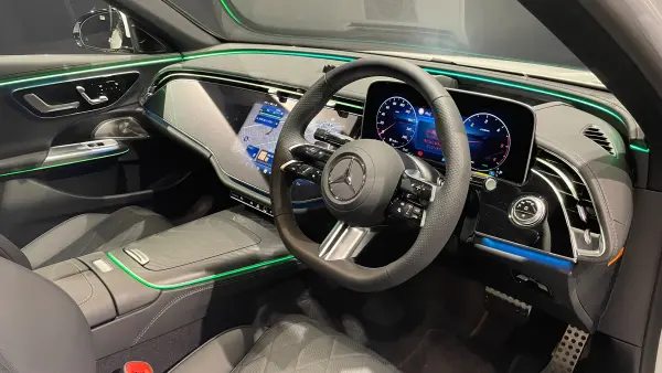 Mercedes-Benz E-Class E220 d Avantgarde AMG Line Package (ISG) Diesel Turbo MP202502 Digital Interior P・Panorama Roof・Advanced P・Leather EXP (Opaque White) — photo 8