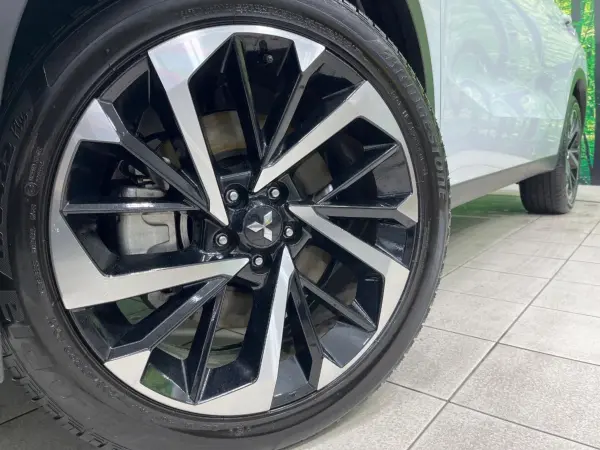 Mitsubishi Outlander PHEV 2.4 G 4WD Non-Smoking Sunroof Genuine 9-inch Navigation 360 Camera Full-Seg Digital TV Power Rear Gate Blind Spot Monitor Radar Cruise Seat Heater LED Lights (White Diamond) — photo 9