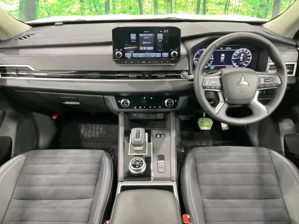 2022 Mitsubishi Outlander — photo 2