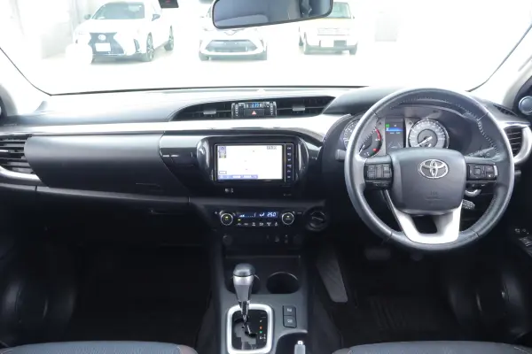 2021 Toyota Hilux — photo 2