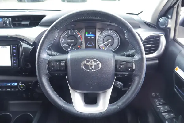 2021 Toyota Hilux — photo 3