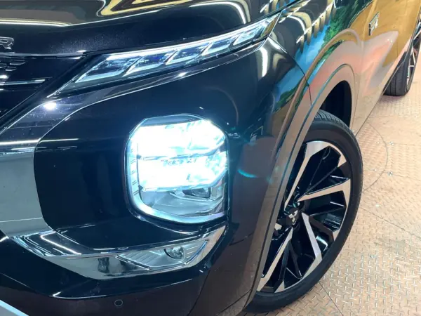 Mitsubishi Outlander PHEV 2.4 P 4WD Non-Smoking Car Panoramic Roof BOSE Sound Maker Navigation 360 Camera My Pilot Blind Spot Monitor Power Back Door Memory Seat Seat Heater Paddle Shift ETC LED Head (Black Diamond) — photo 9