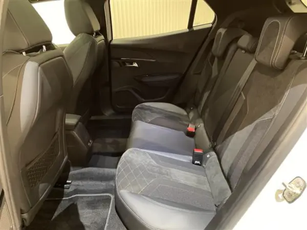 2021 Peugeot 2008 — photo 3