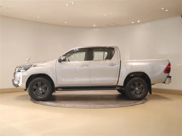 2021 Toyota Hilux — photo 2