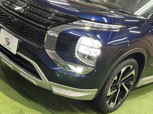 Mitsubishi Outlander PHEV 2.4 G 4WD One Owner/BOSE Sound/360 Camera/Sporty Package/9-inch Navi/Radar Cruise/Collision Mitigation/Lane Assist/Power Rear Gate/ETC/Seat Heaters/Paddle Shifters/AC100V (Cosmic Blue Mica) — photo 9