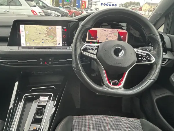 2022 Volkswagen Golf — photo 3