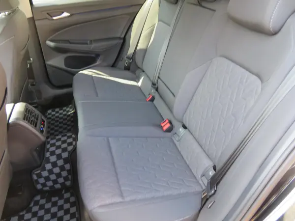 2025 Volkswagen Golf — photo 3